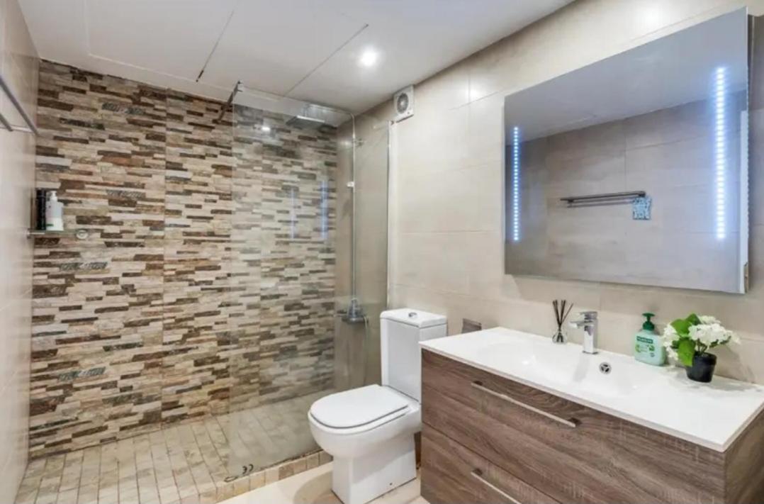 Bedroom, With A Share Bathroom In A Bed And Breakfast Place Málaga Exterior foto